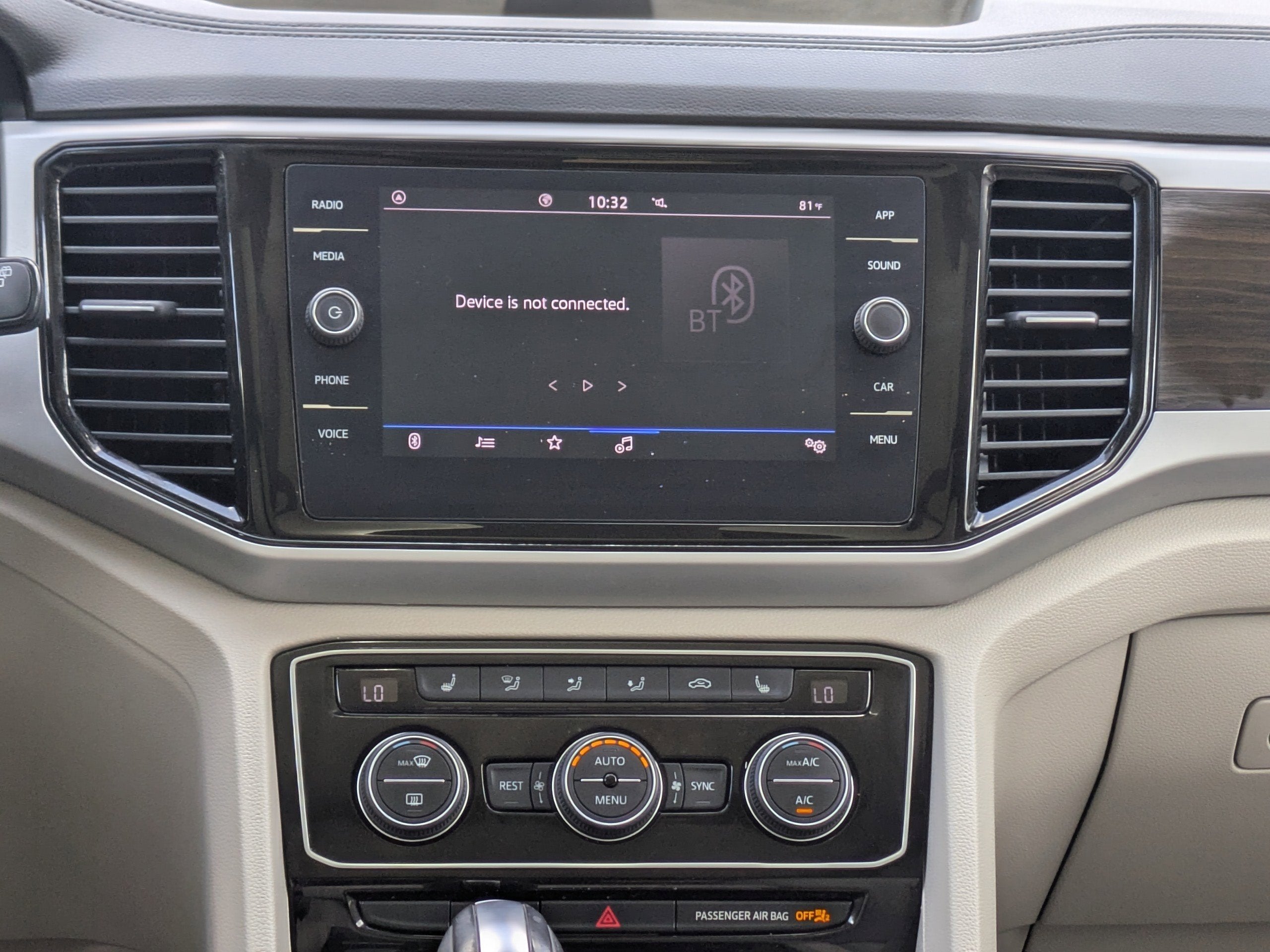 2022 Volkswagen Atlas 3.6L V6 SE w/Technology