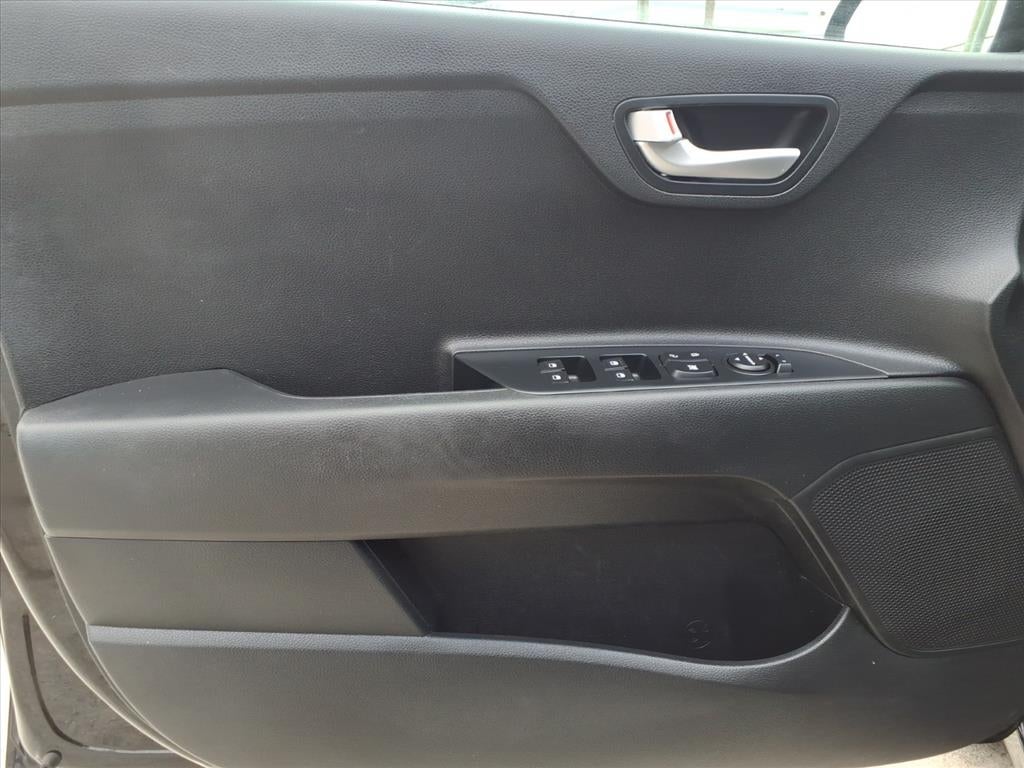 2022 Kia Rio 5-Door S