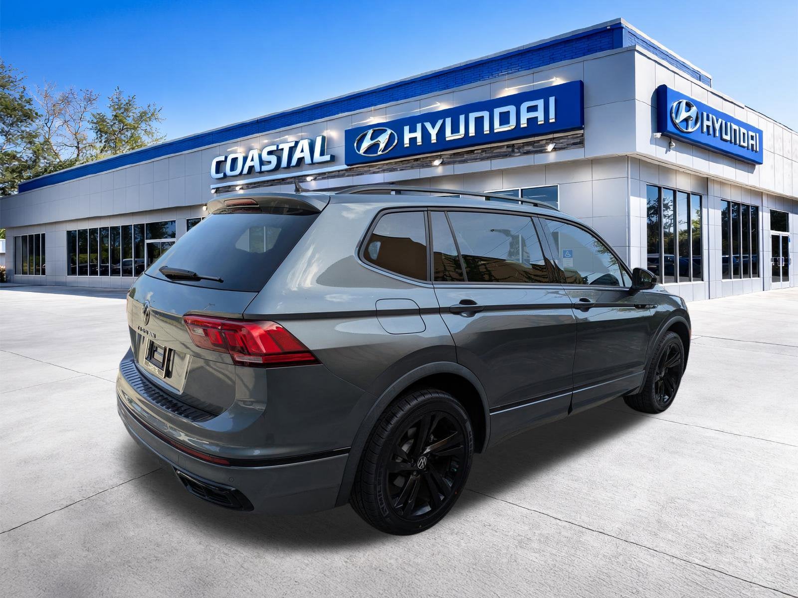 2023 Volkswagen Tiguan SE R-Line Black