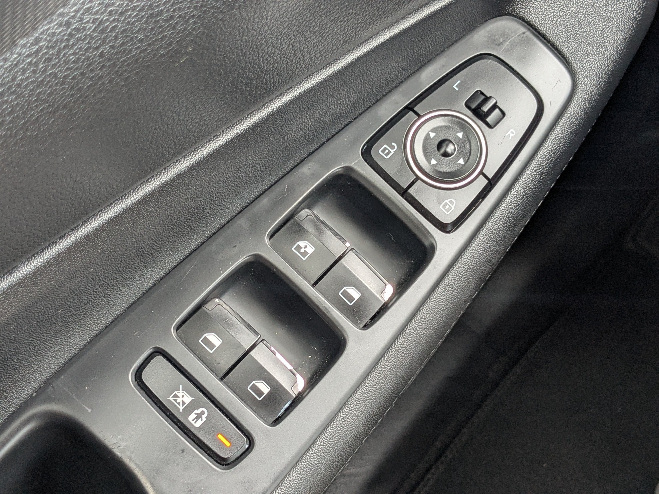 2019 Hyundai SANTA FE SE