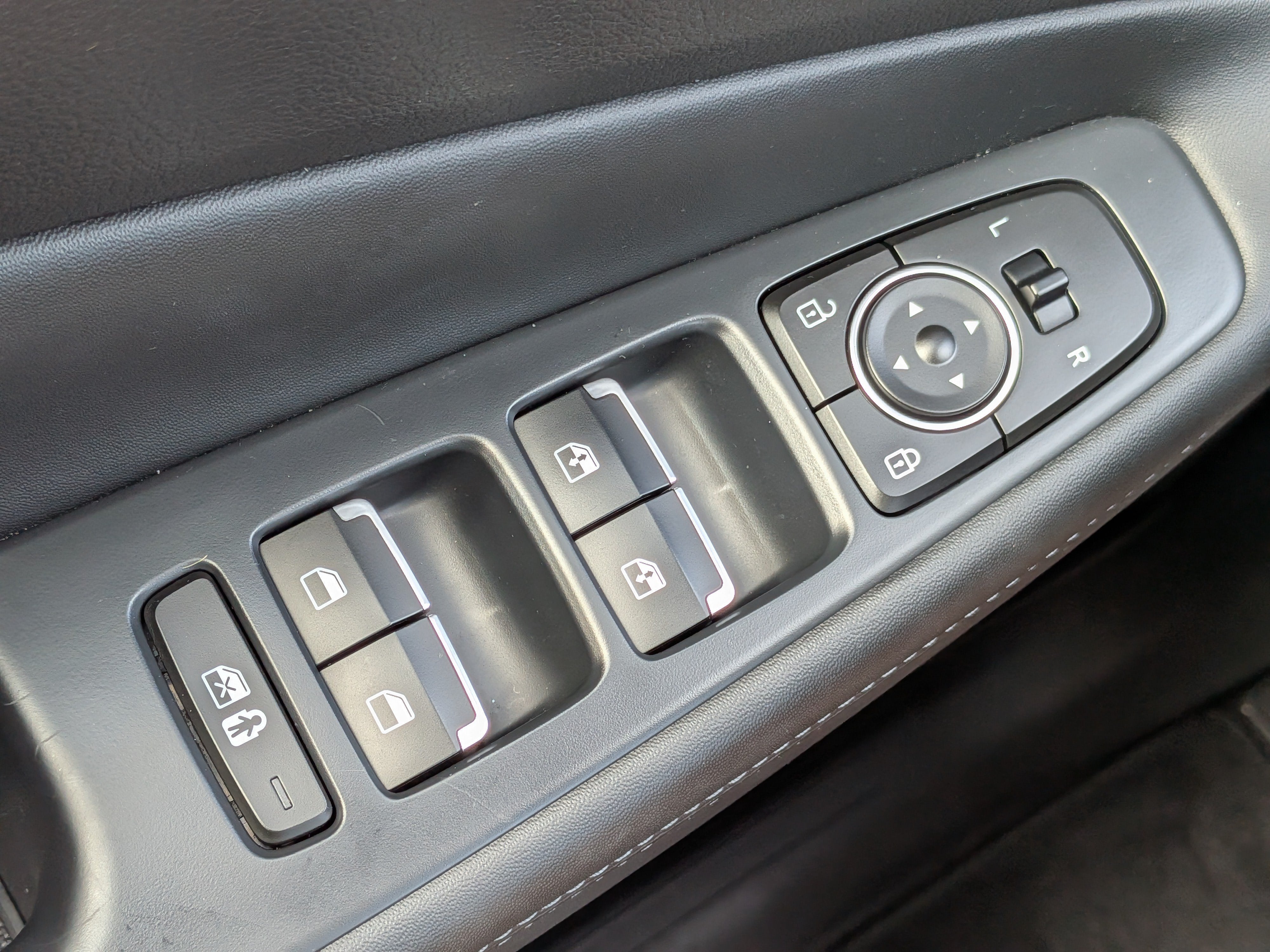 2023 Hyundai SANTA FE HYBRID SEL Premium
