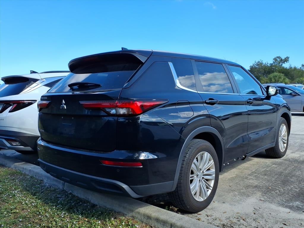 2023 Mitsubishi Outlander ES