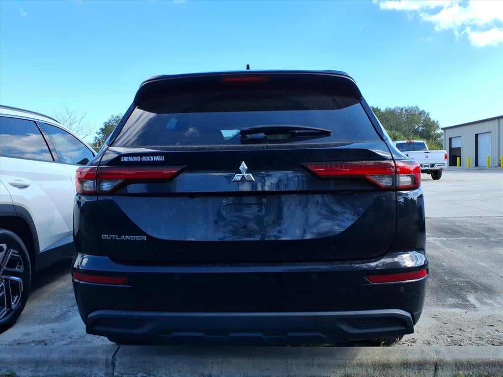 2023 Mitsubishi Outlander ES