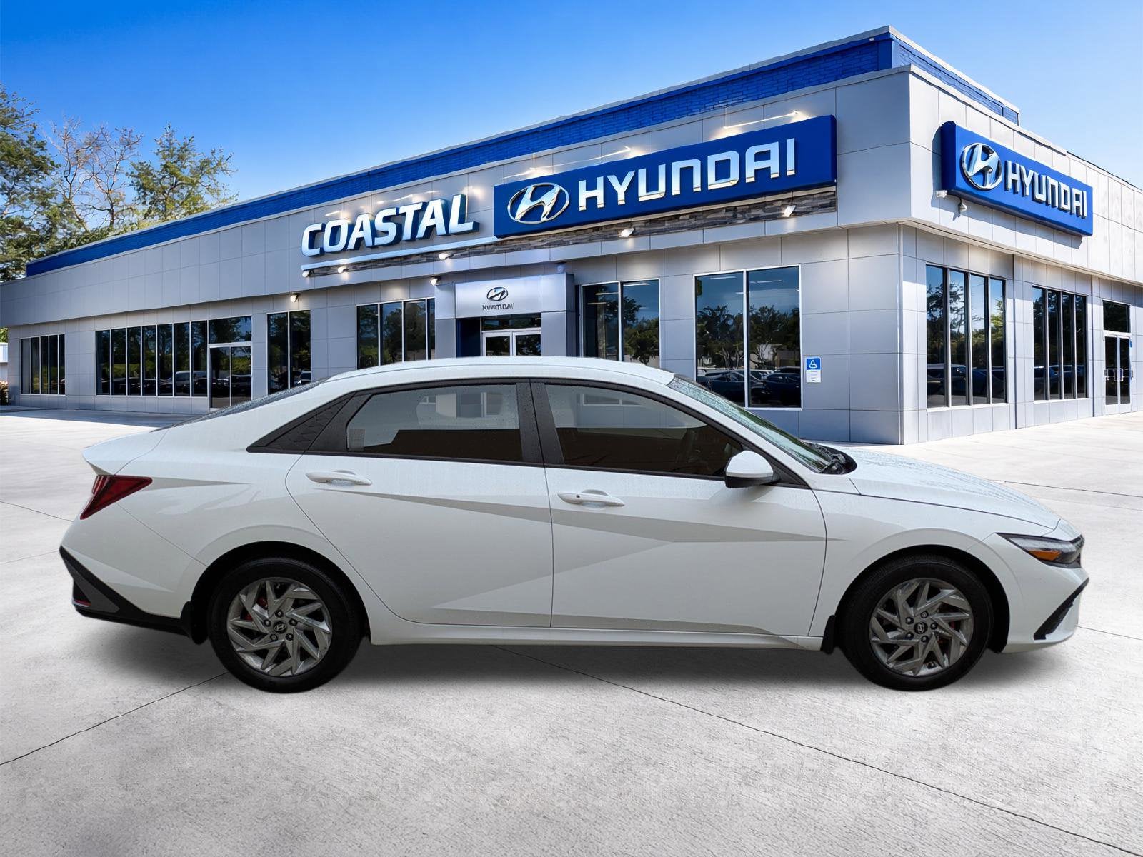 2024 Hyundai ELANTRA SEL