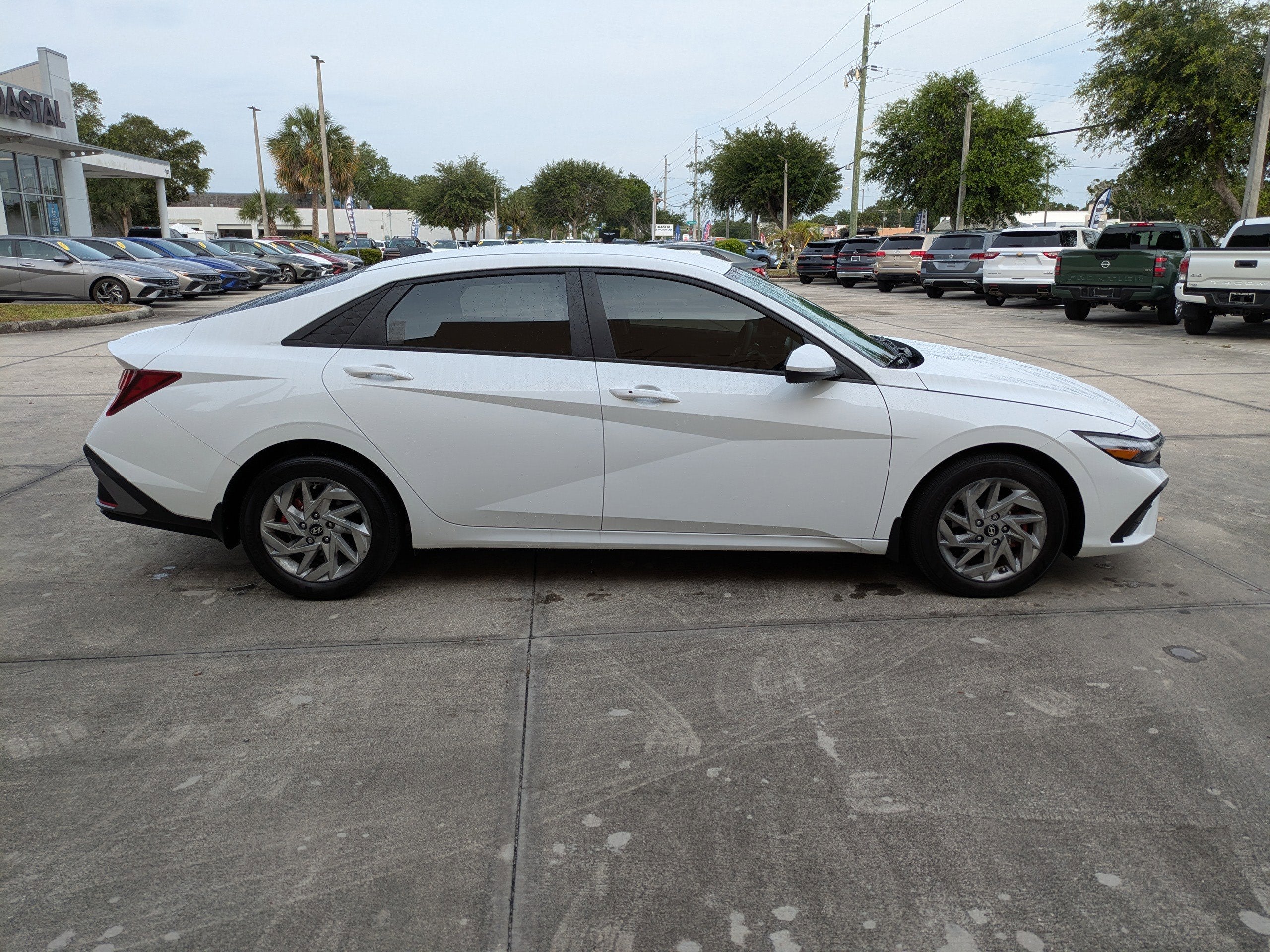 2024 Hyundai ELANTRA SEL
