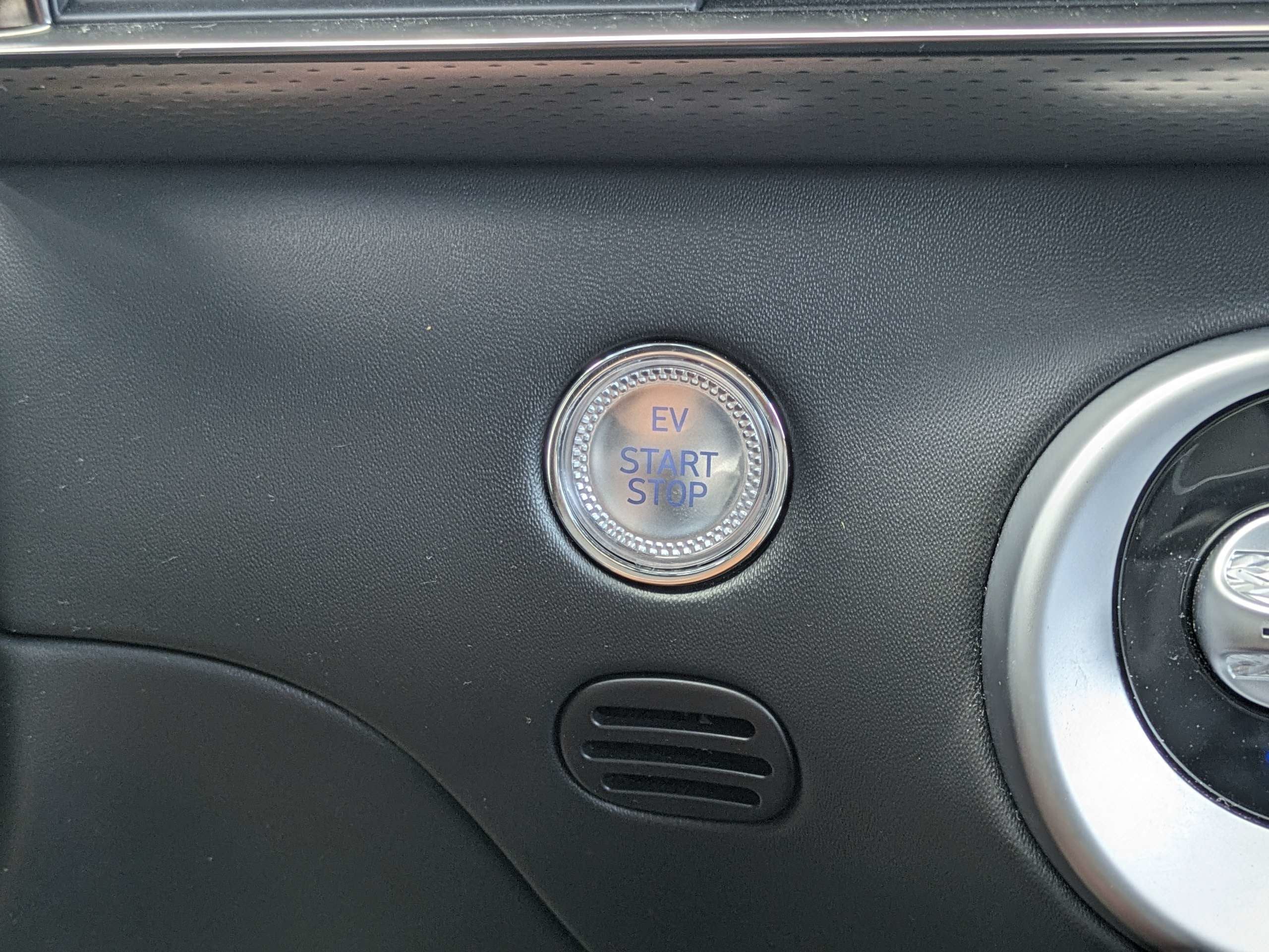2023 Genesis GV60 Advanced