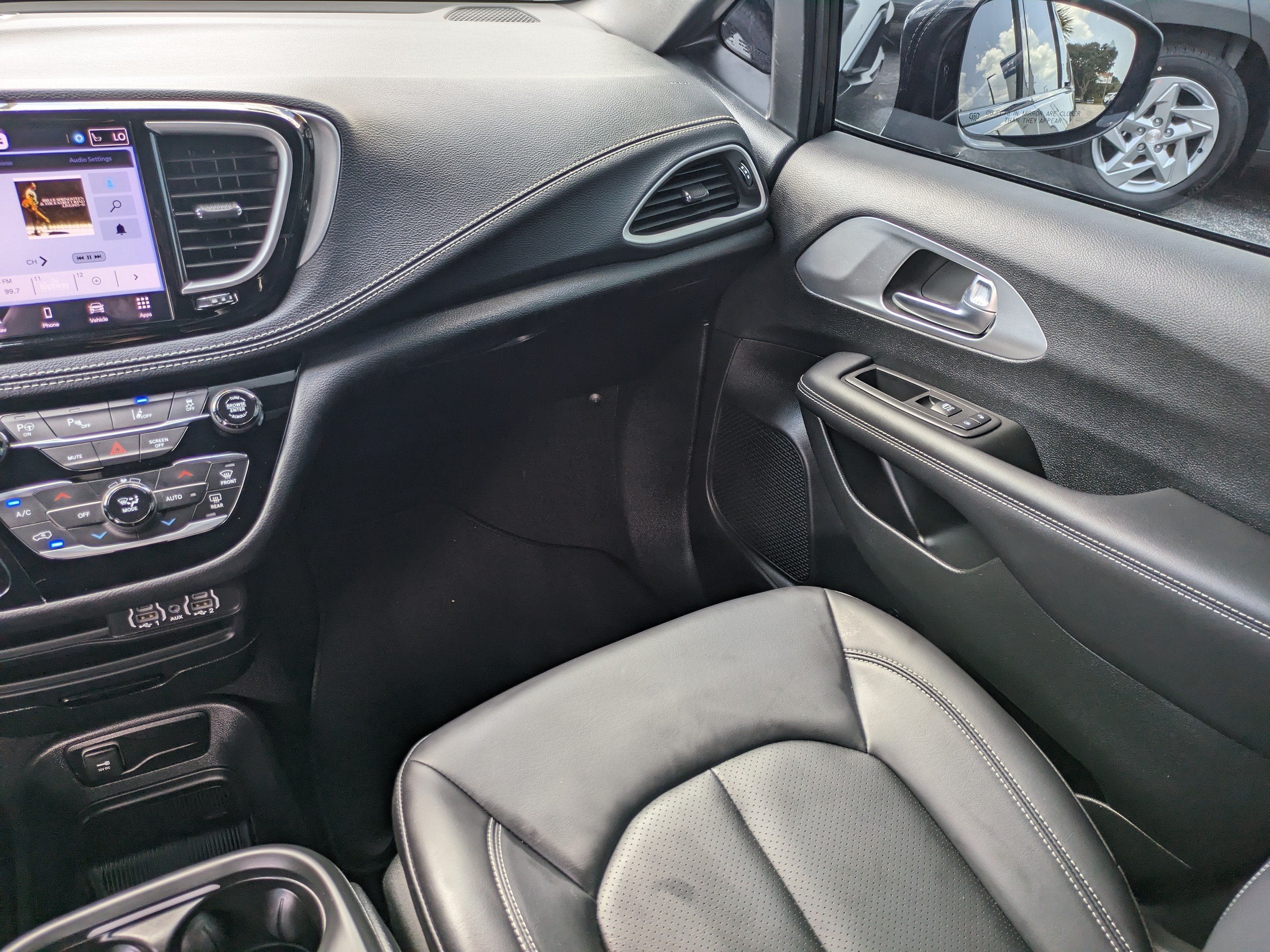 2024 Chrysler Pacifica Hybrid S Appearance Pkg