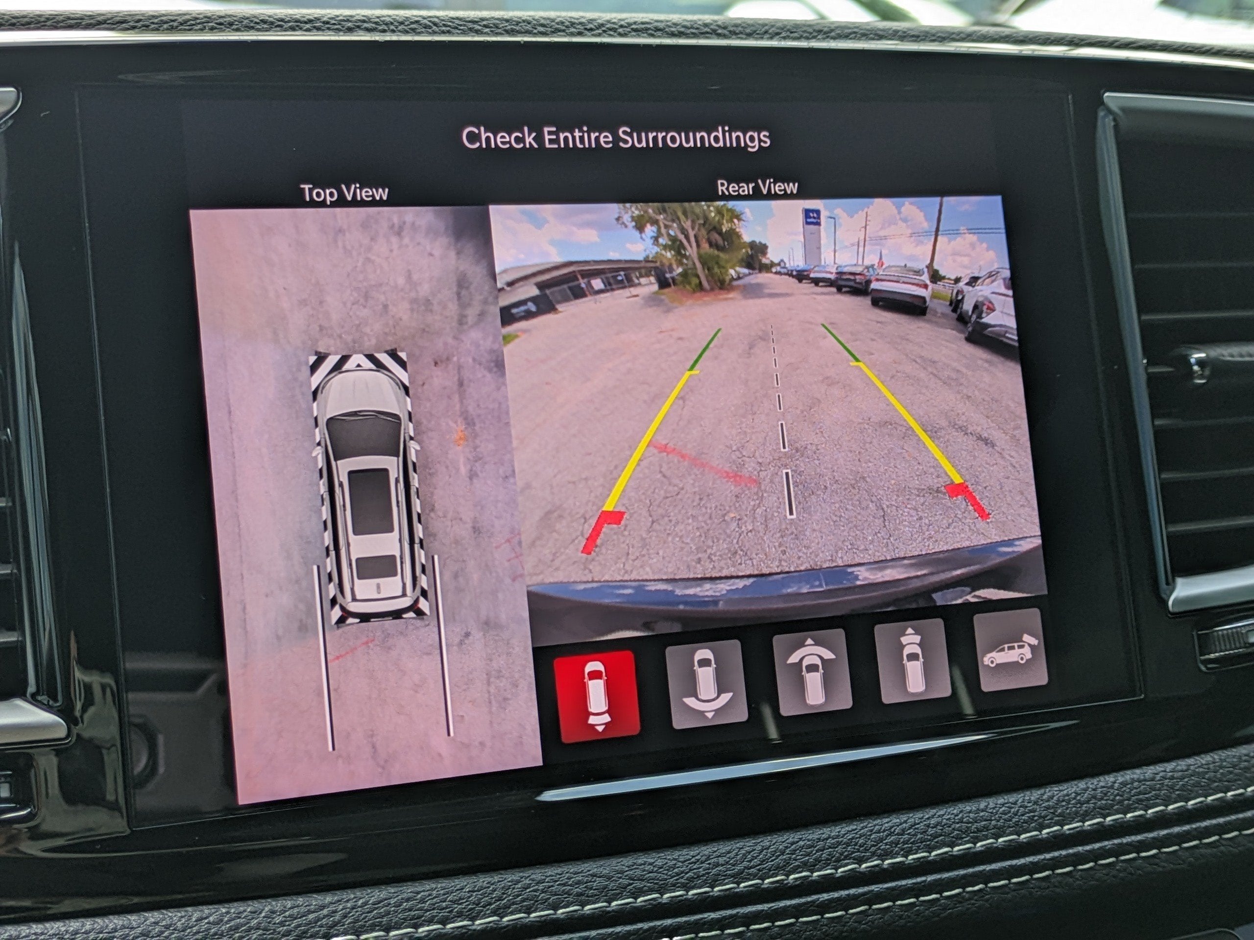2024 Chrysler Pacifica Hybrid S Appearance Pkg