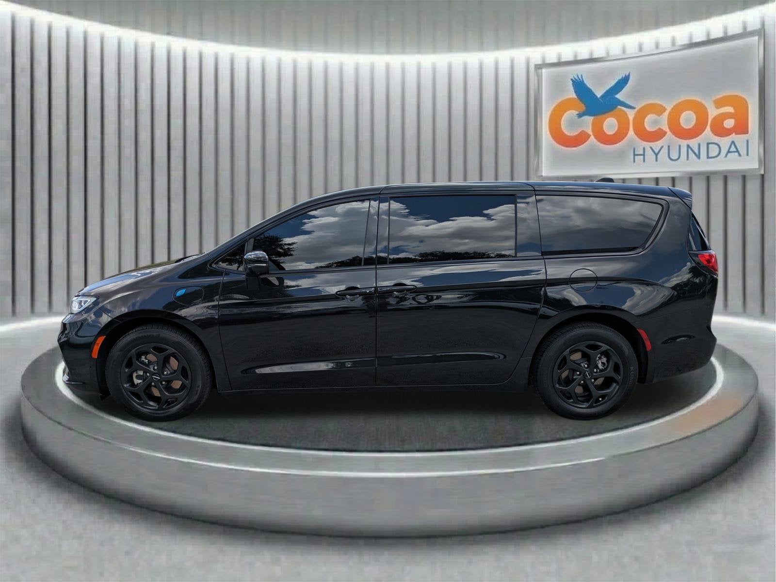 2024 Chrysler Pacifica Hybrid S Appearance Pkg