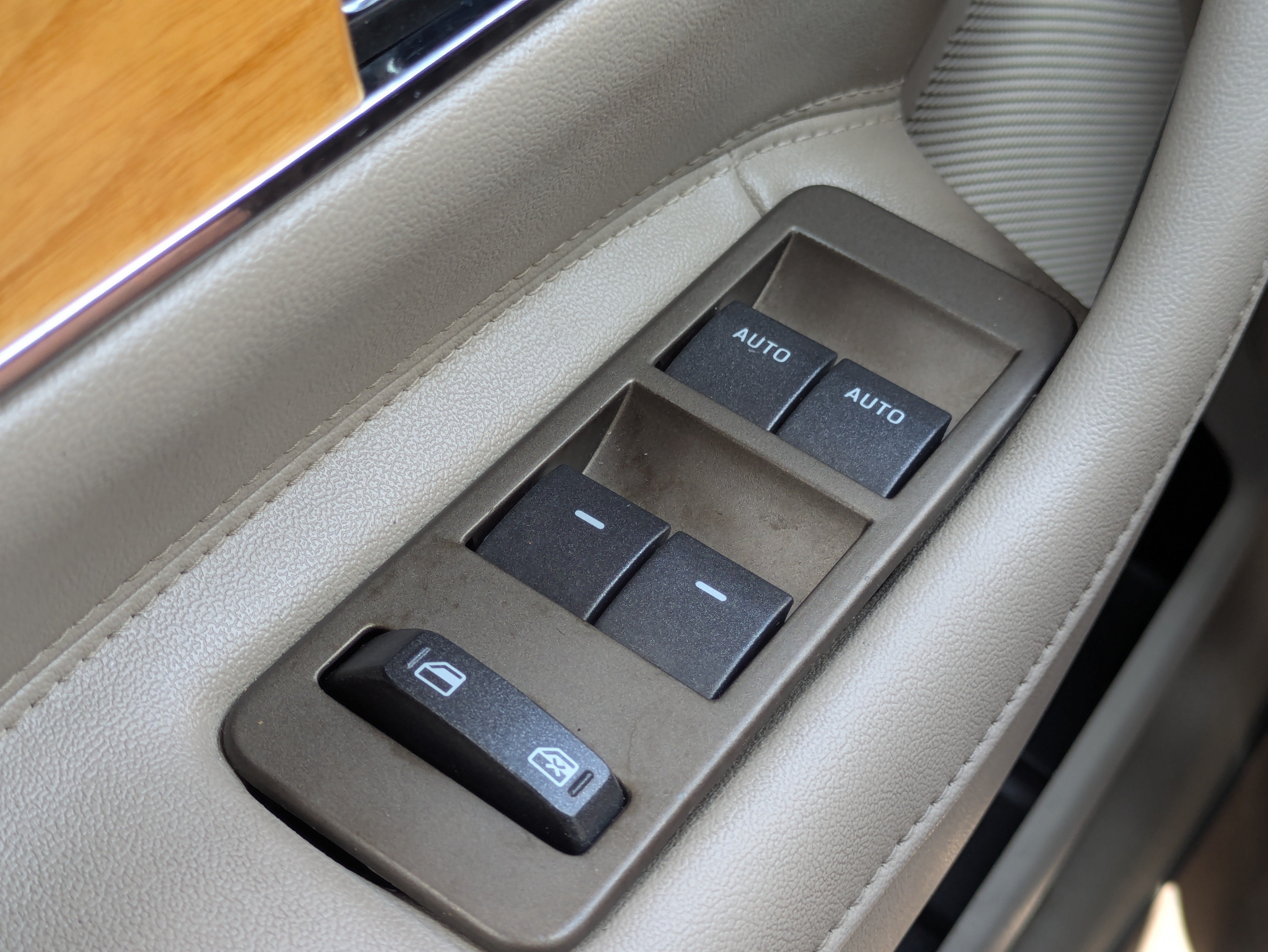 2012 Lincoln MKX Base
