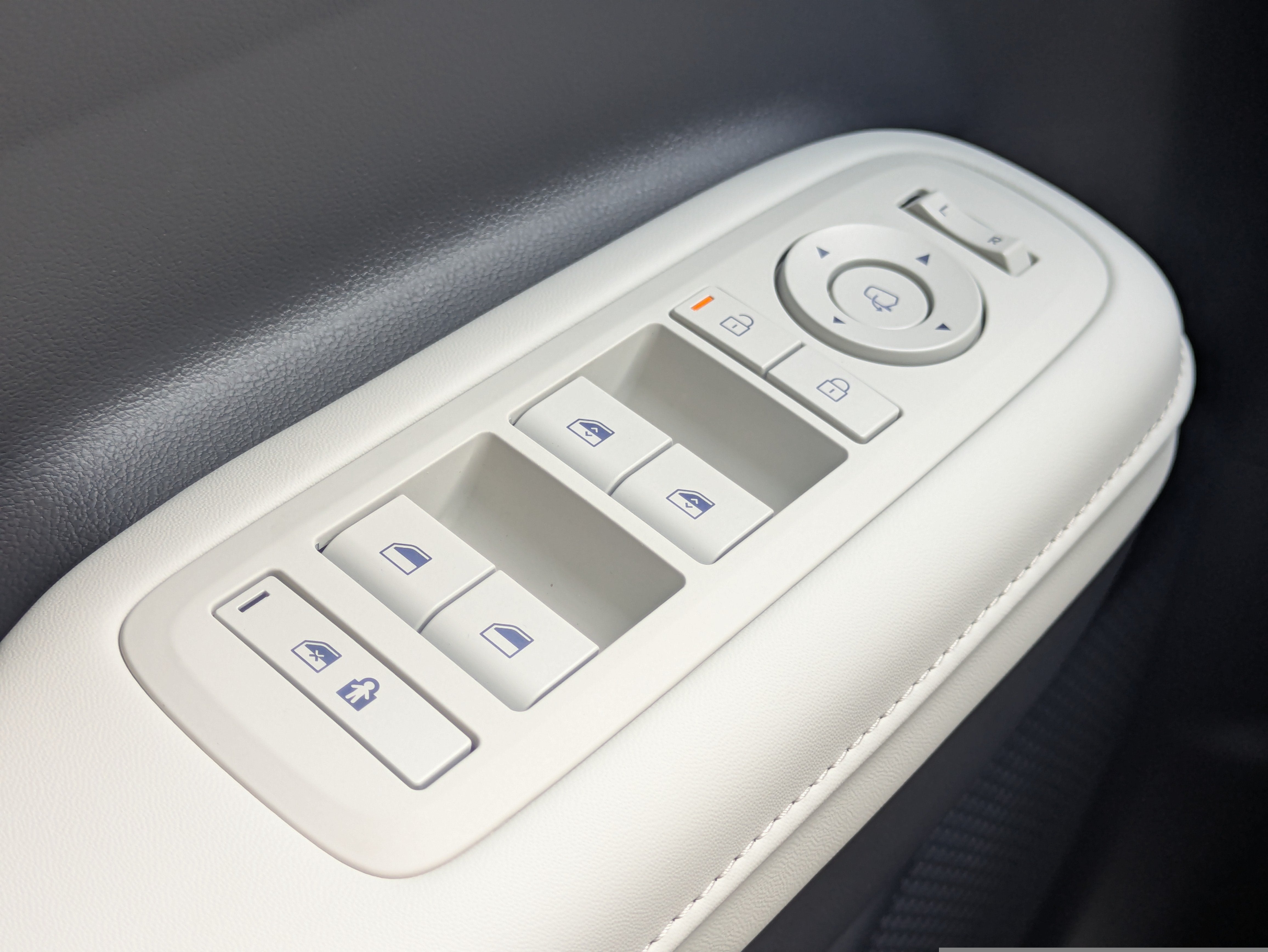 2027 Hyundai SANTA FE Limited 7P