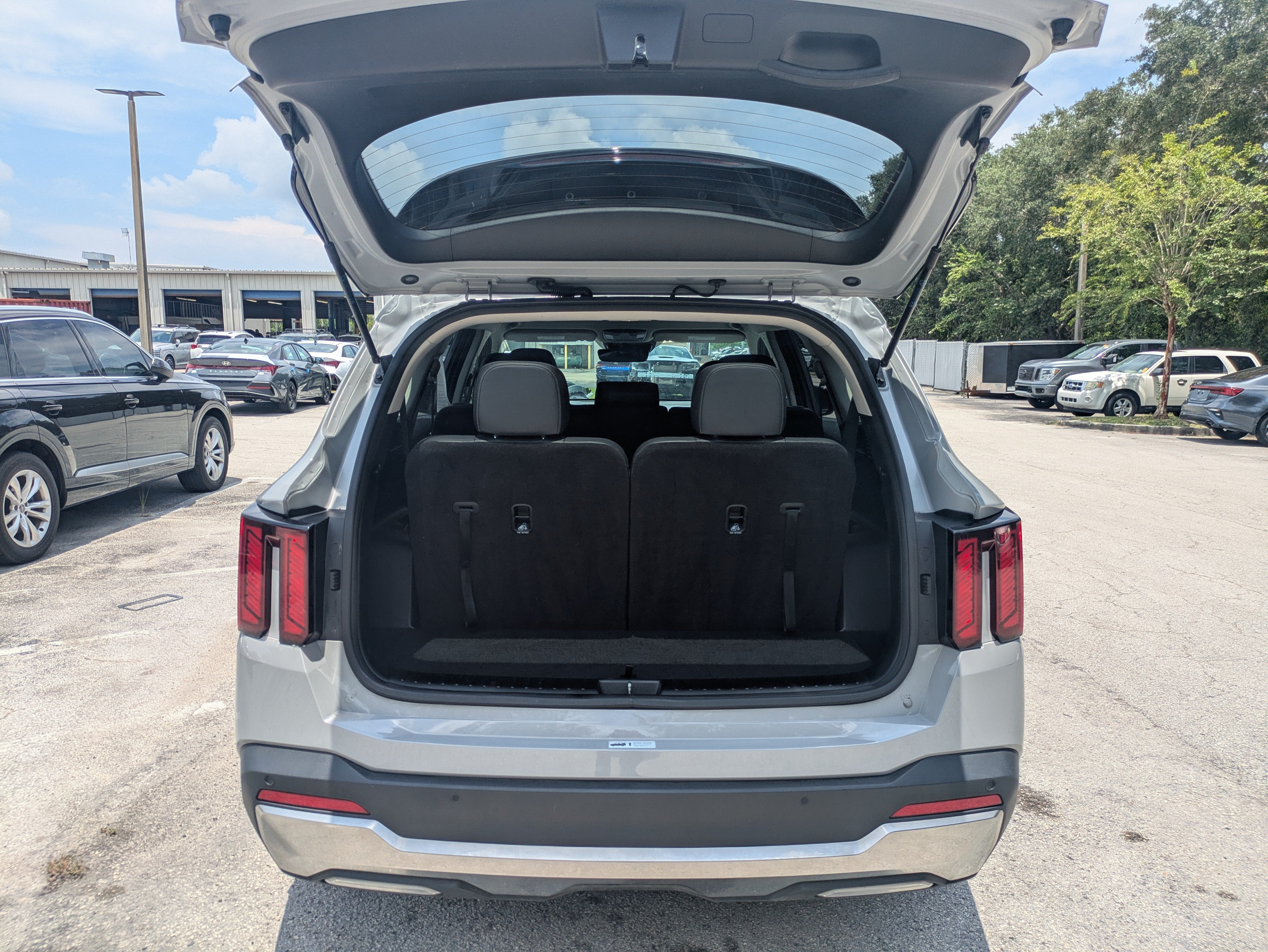 2024 Kia Sorento S - Photo 14