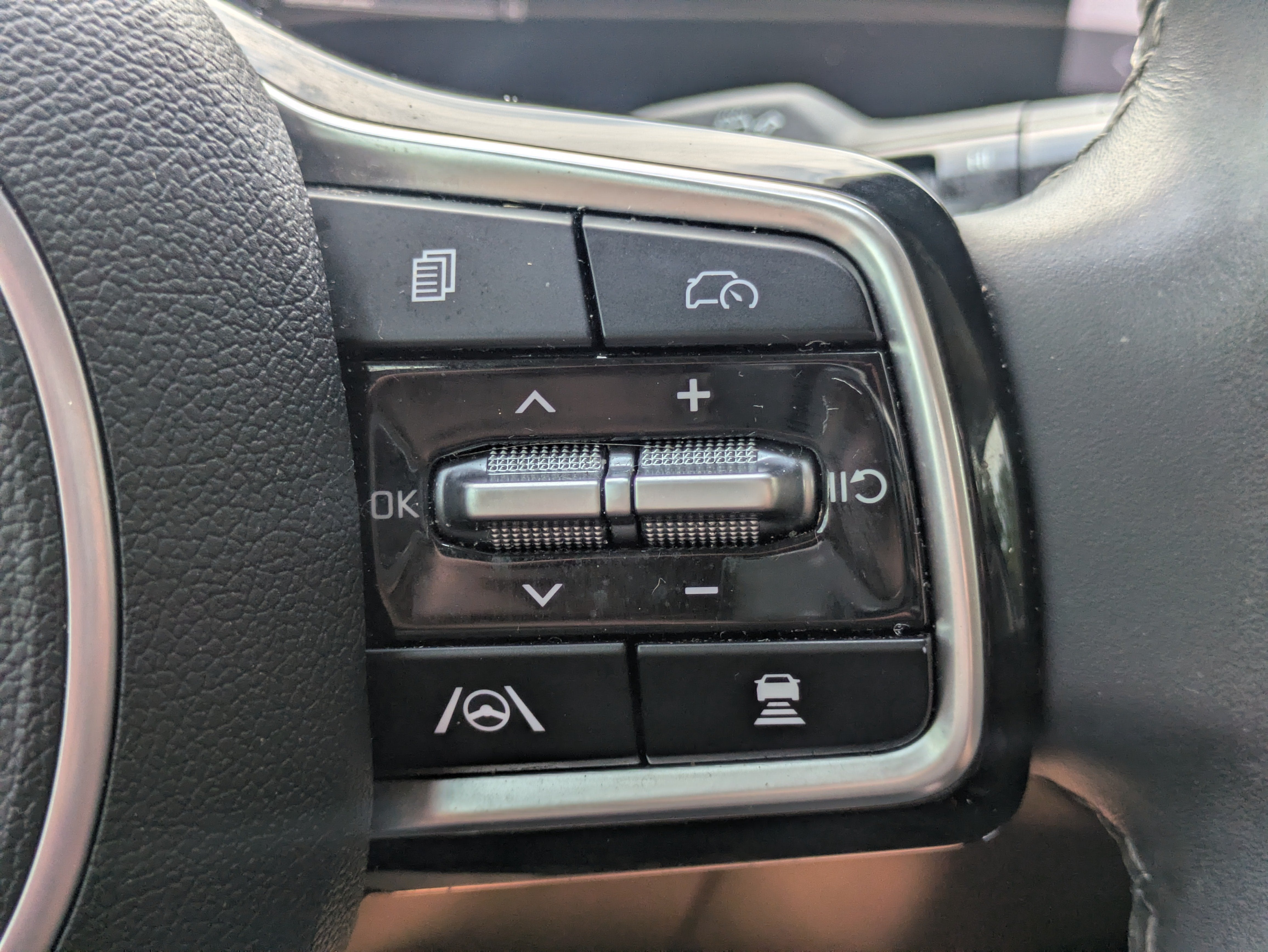 2024 Kia Sorento S - Photo 27