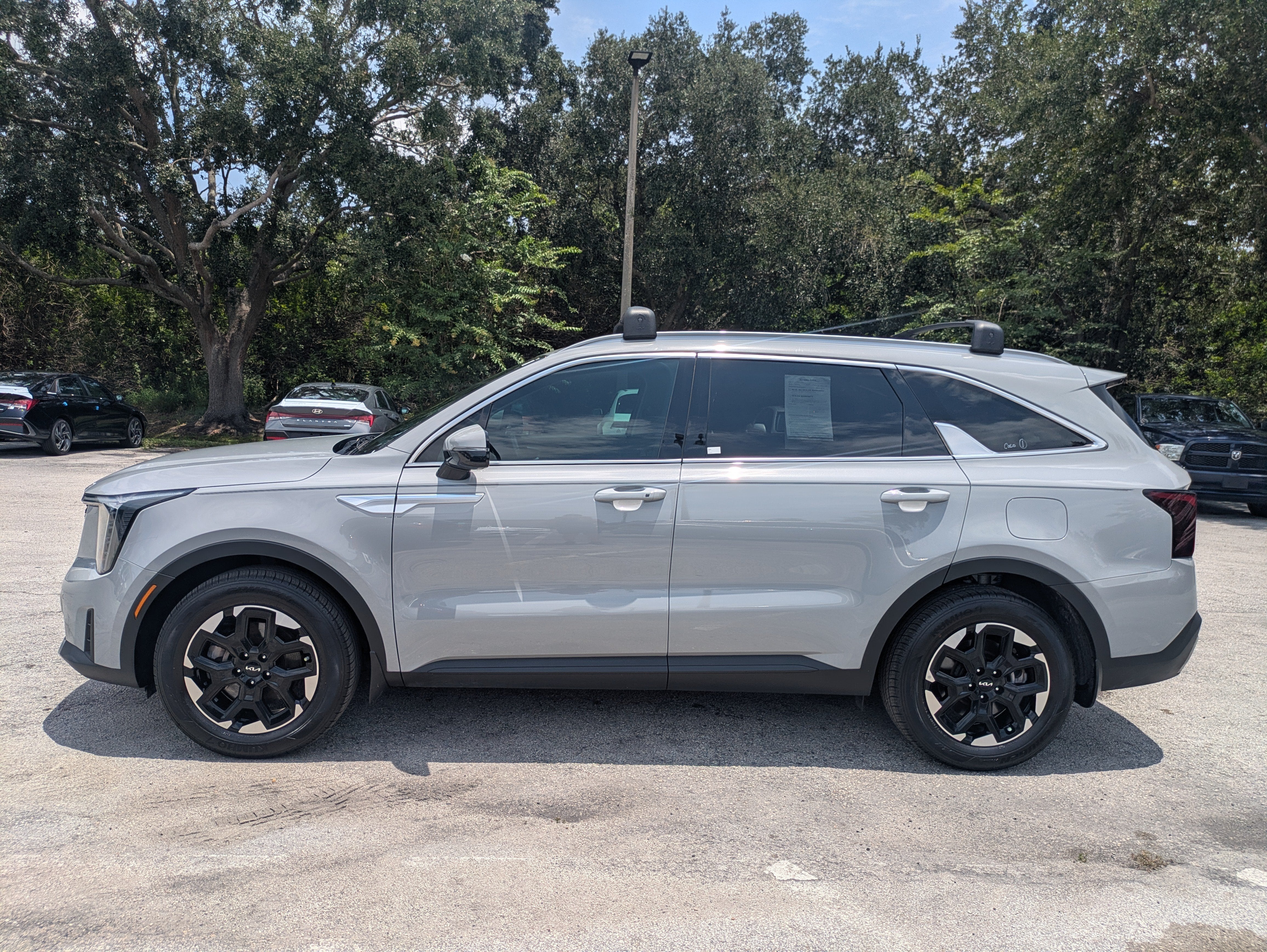 2024 Kia Sorento S - Photo 8