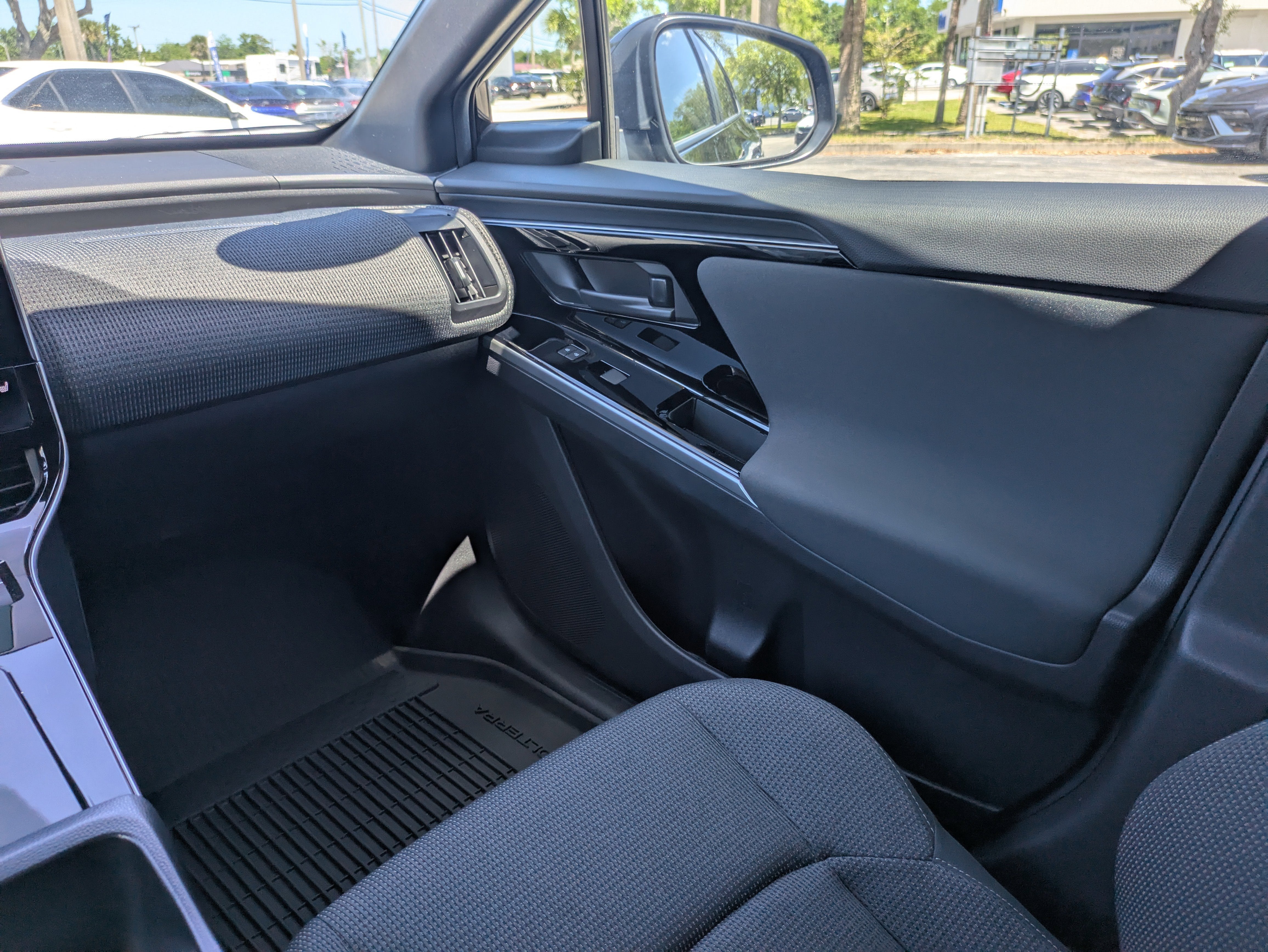 2023 Subaru SOLTERRA Premium - Photo 16