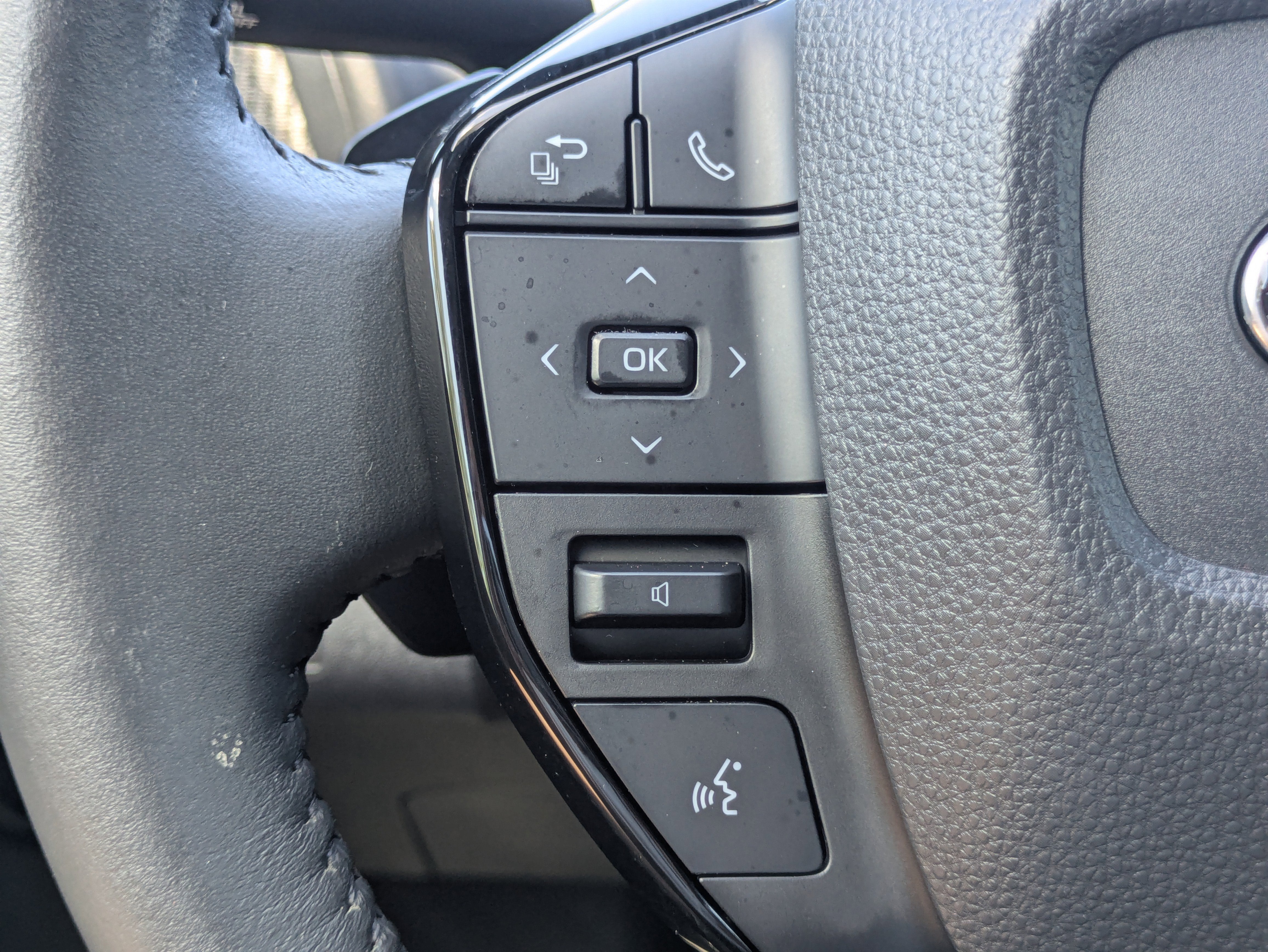 2023 Subaru SOLTERRA Premium - Photo 24