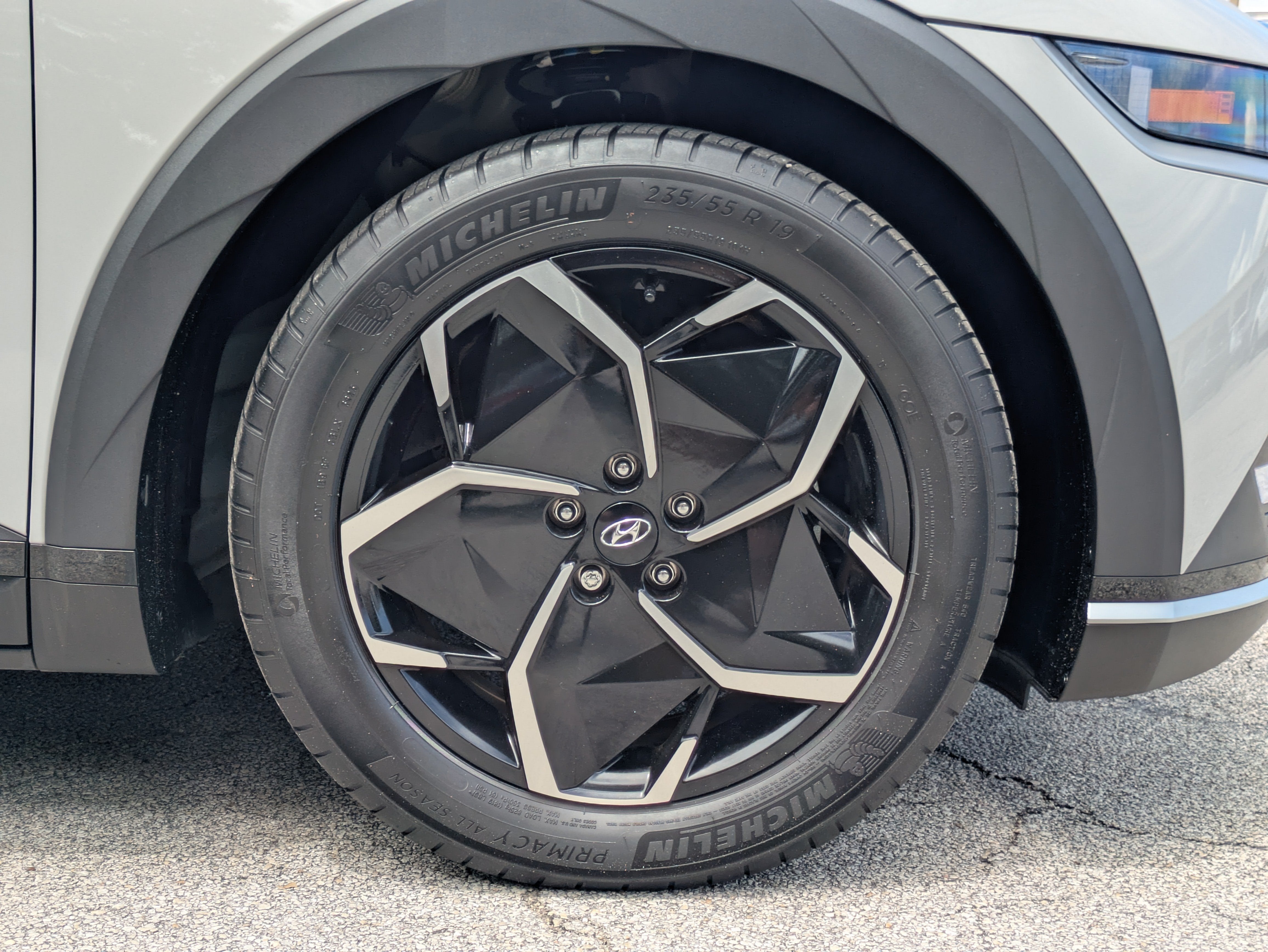 2024 Hyundai IONIQ 5 SE - Photo 12