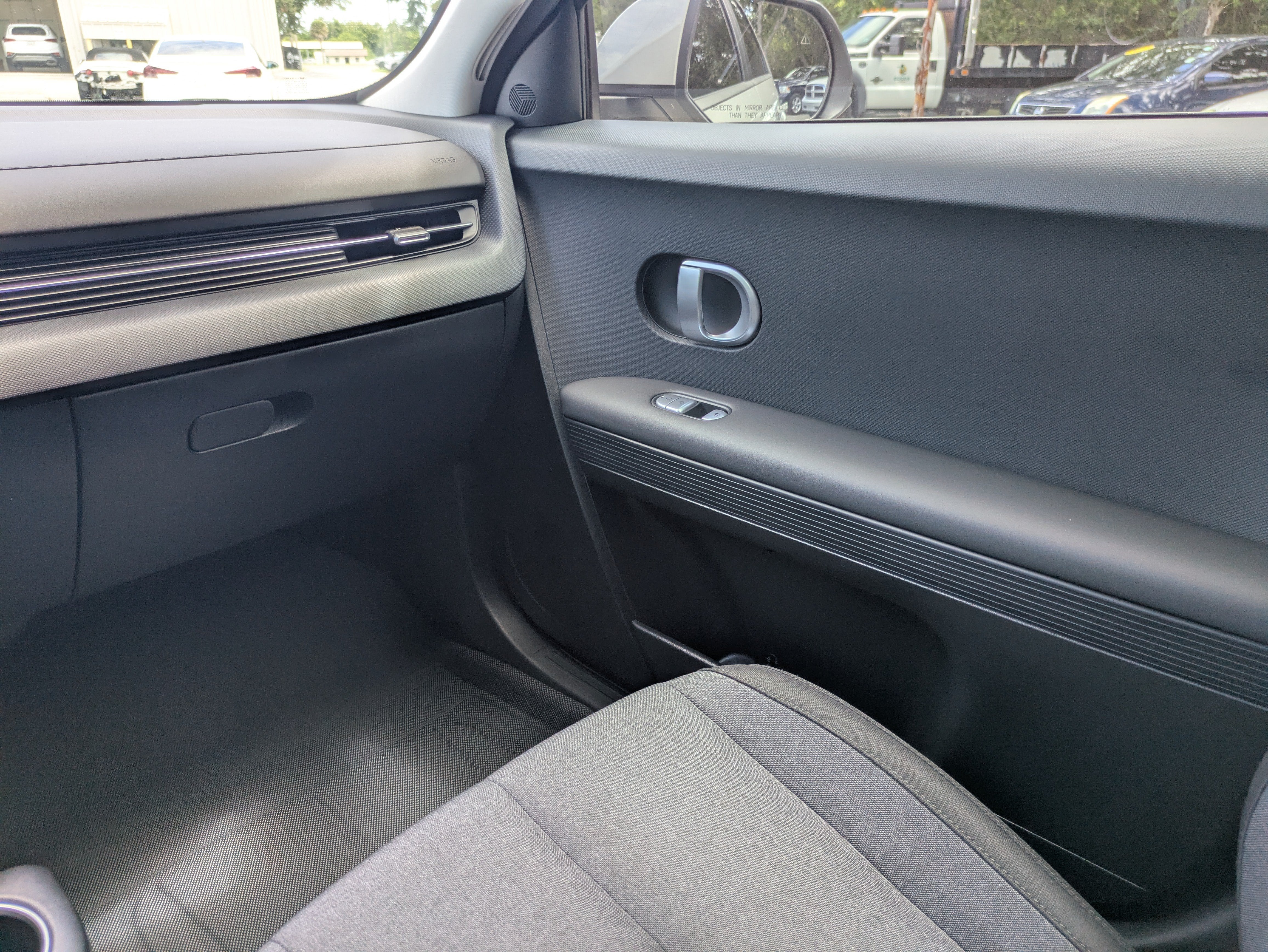 2024 Hyundai IONIQ 5 SE - Photo 18