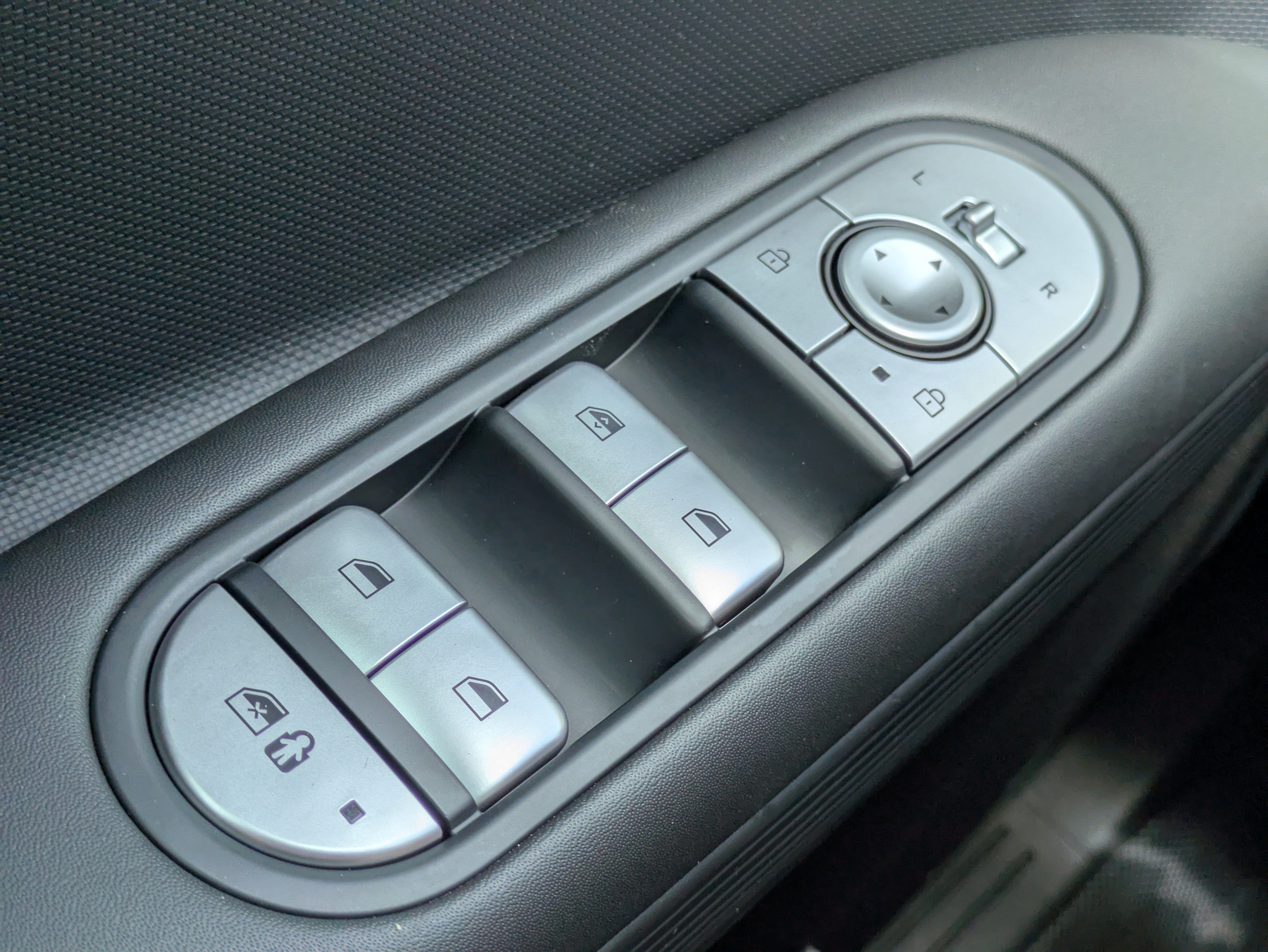 2024 Hyundai IONIQ 5 SE - Photo 25
