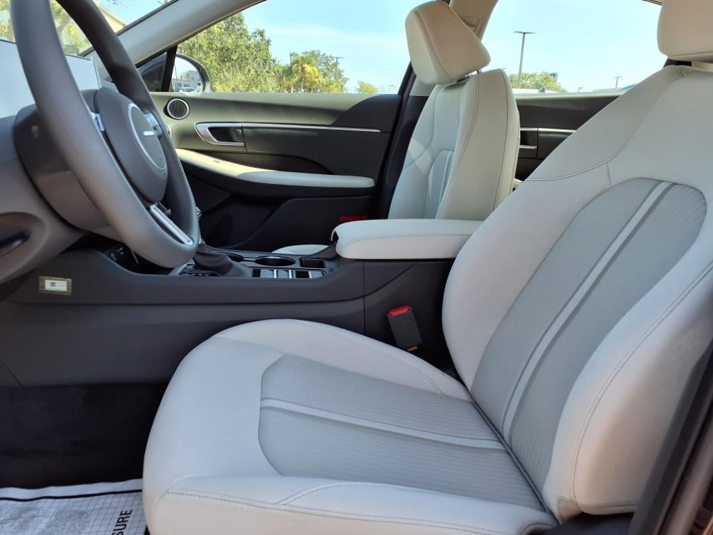 2025 Hyundai SONATA SE