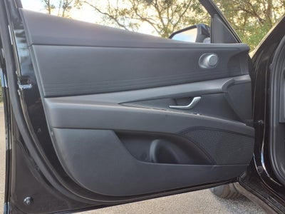 2025 Hyundai ELANTRA SE