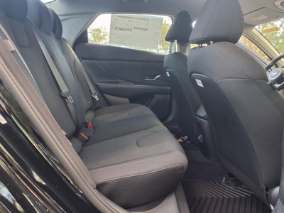 2025 Hyundai ELANTRA SE