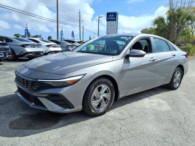 2025 Hyundai ELANTRA SE