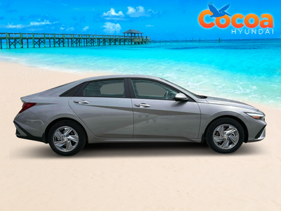 2025 Hyundai ELANTRA SE