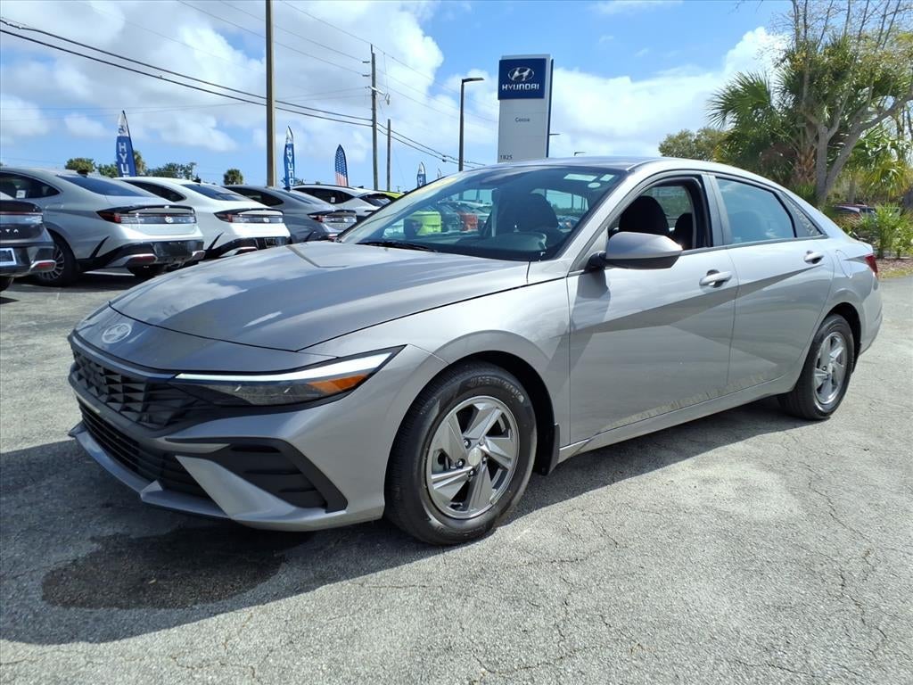 2025 Hyundai ELANTRA SE