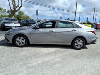 2025 Hyundai ELANTRA SE