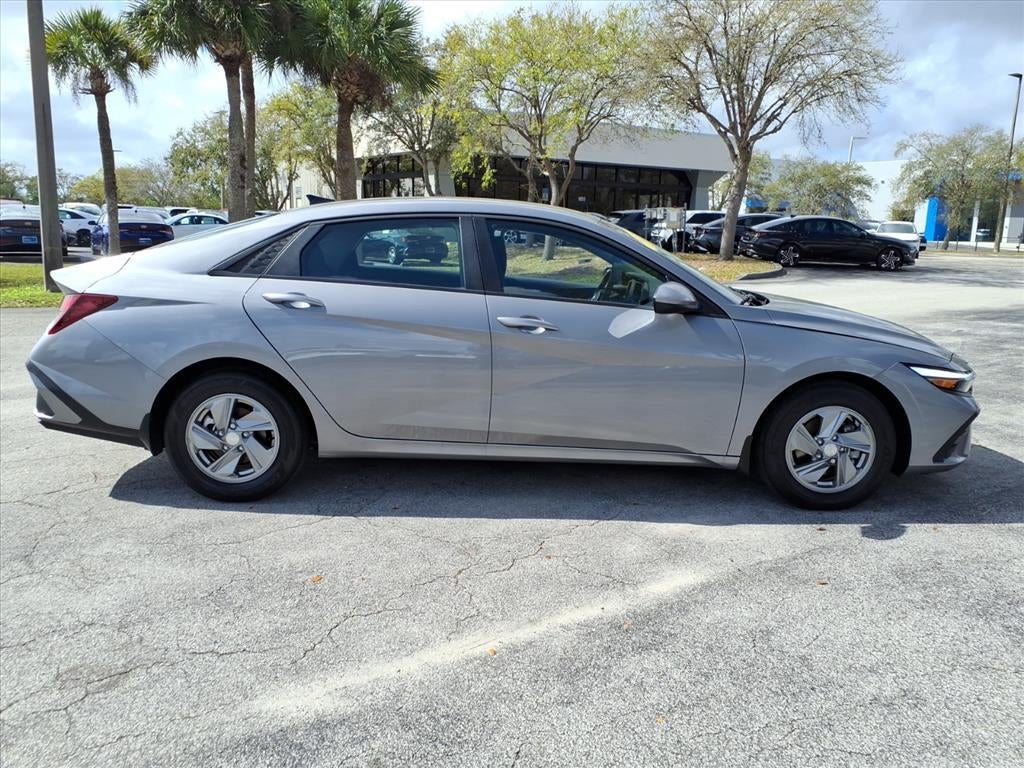 2025 Hyundai ELANTRA SE