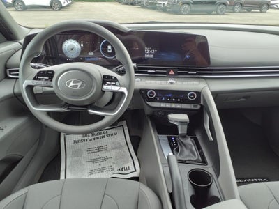 2024 Hyundai ELANTRA SEL