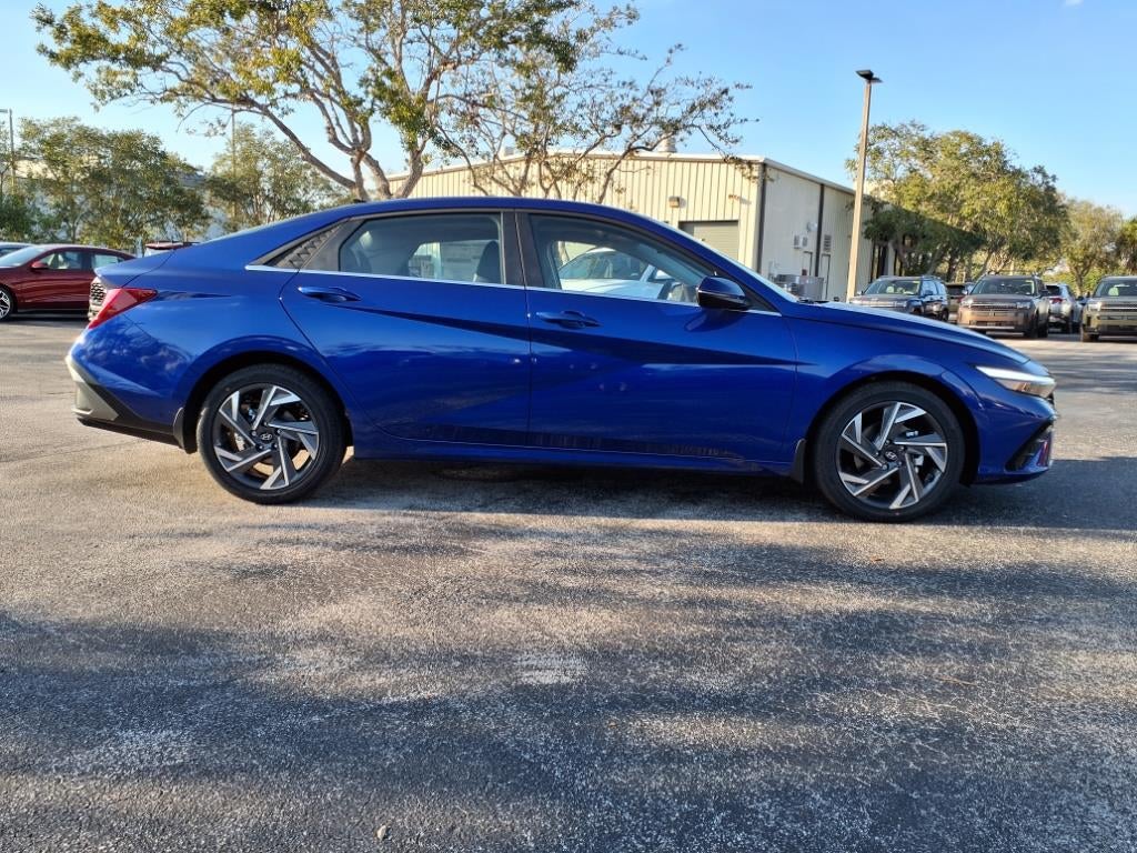 2025 Hyundai ELANTRA Limited