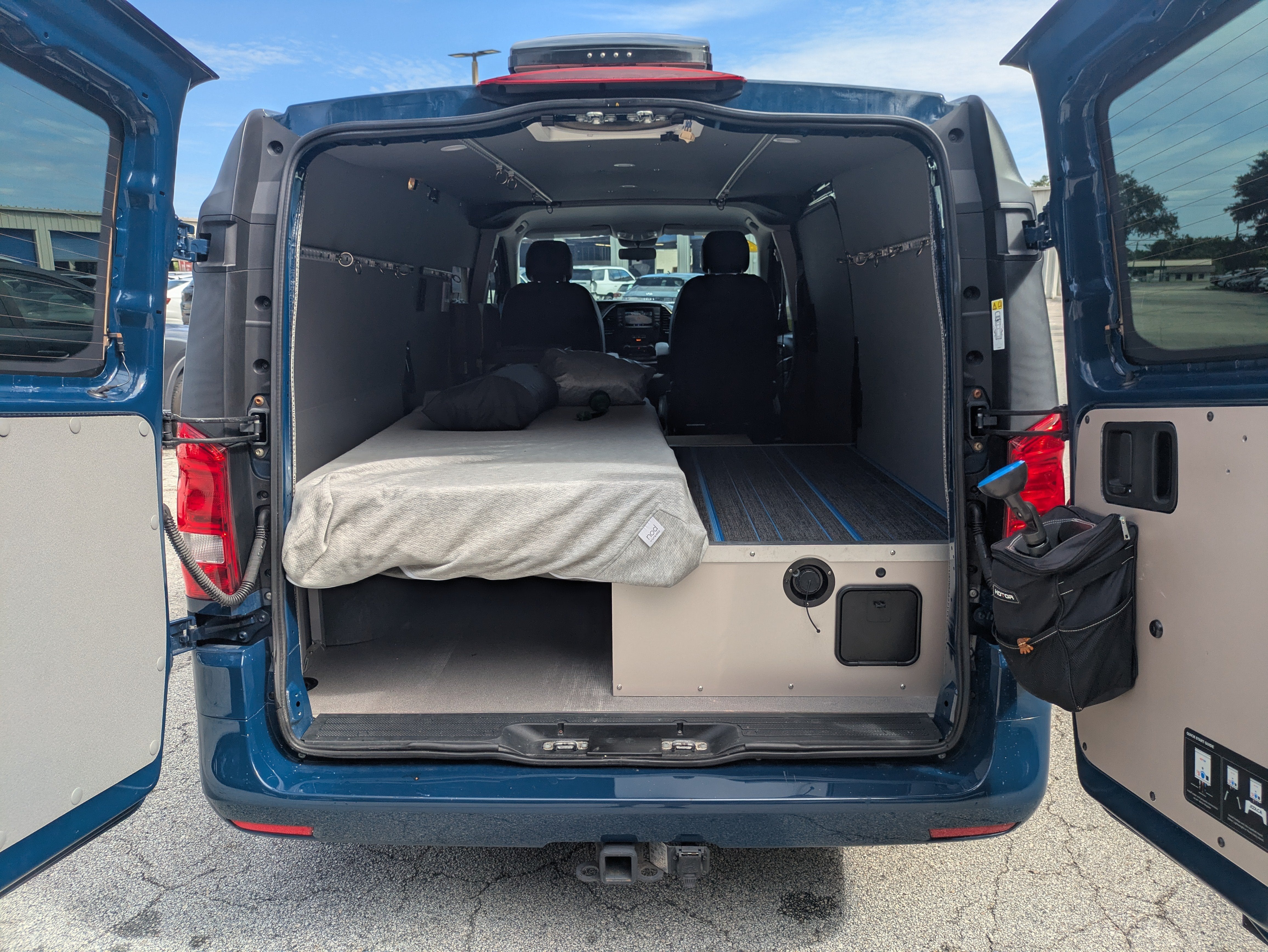 2022 Mercedes-Benz Metris Cargo Van Cargo